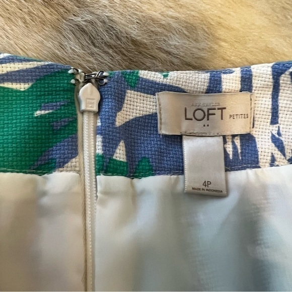 Ann Taylor LOFT 4P Blue Green Tropical Leaves Lined Office Zipper Pencil Skirt - Picture 3 of 8